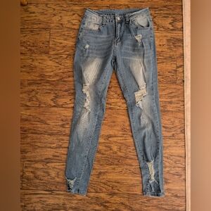 Distressed Skinny Jeans‎